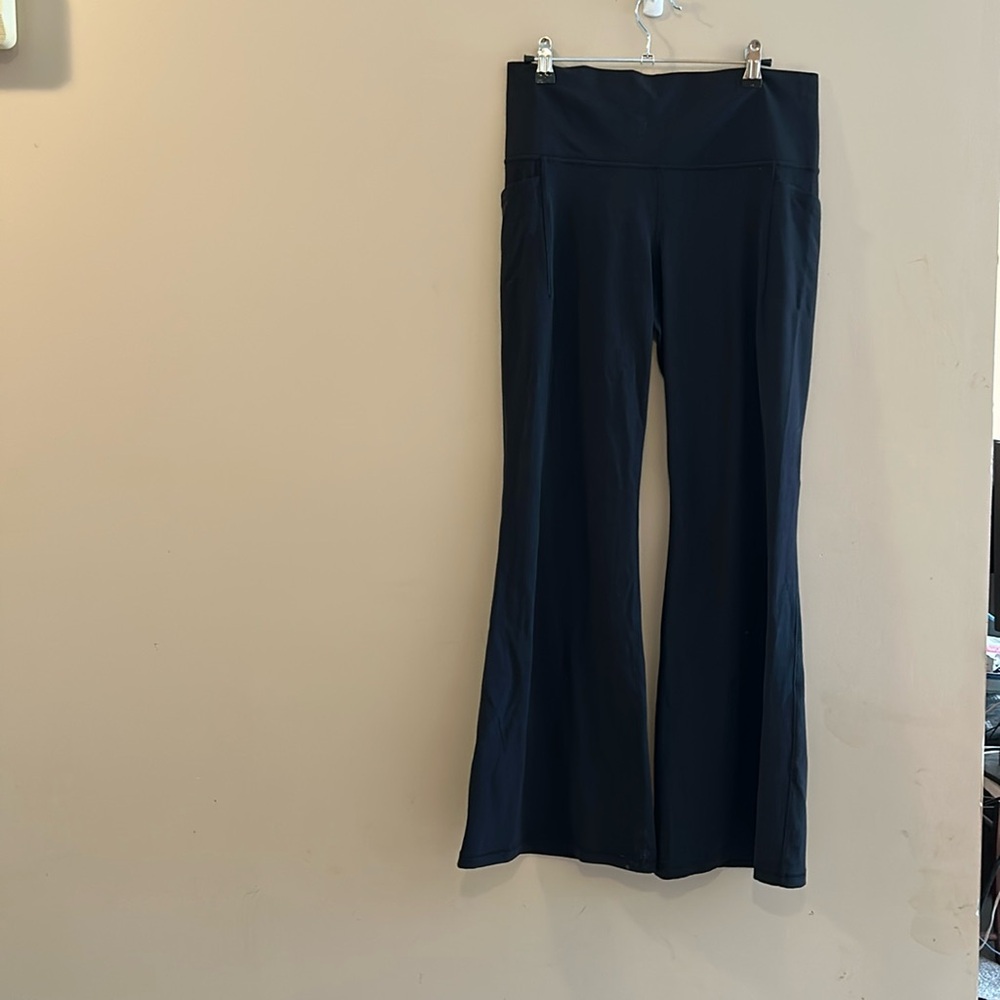 Athleta black salutation stash, high-rise flare pant in L, NWOT